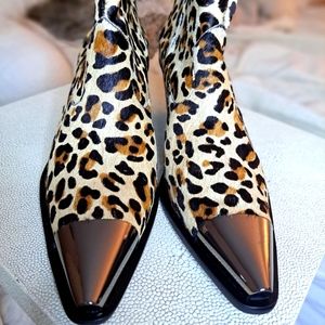 DUNDAS leopard print boots with silver chrome toe detail🐆 NWOT